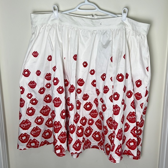 Torrid Betty Boop Runway Skater Skirt with Pockets Size 22 - Picture 2 of 10